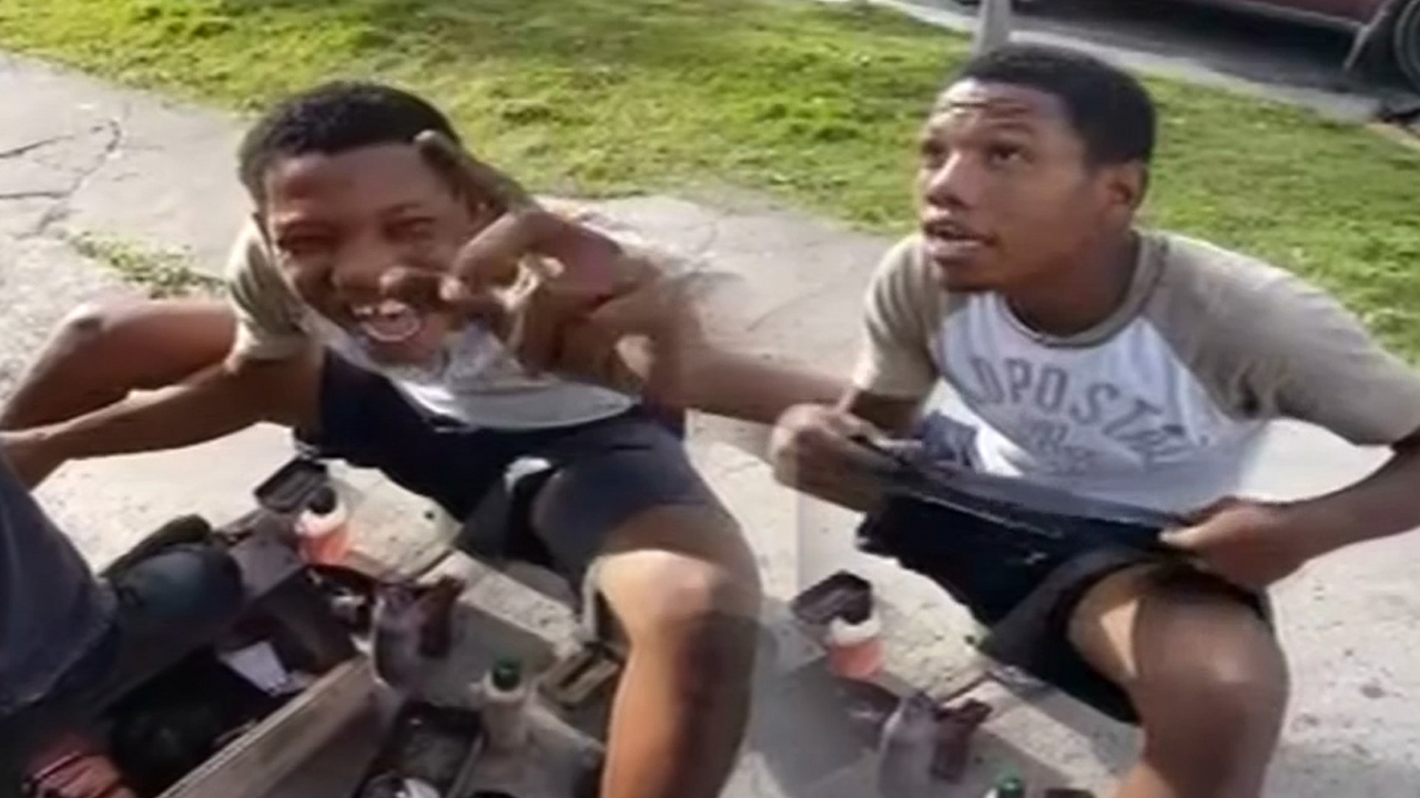 Conoce La Historia De Este Joven Limpiabotas Que Tiene Dos Hijos Y Estudia