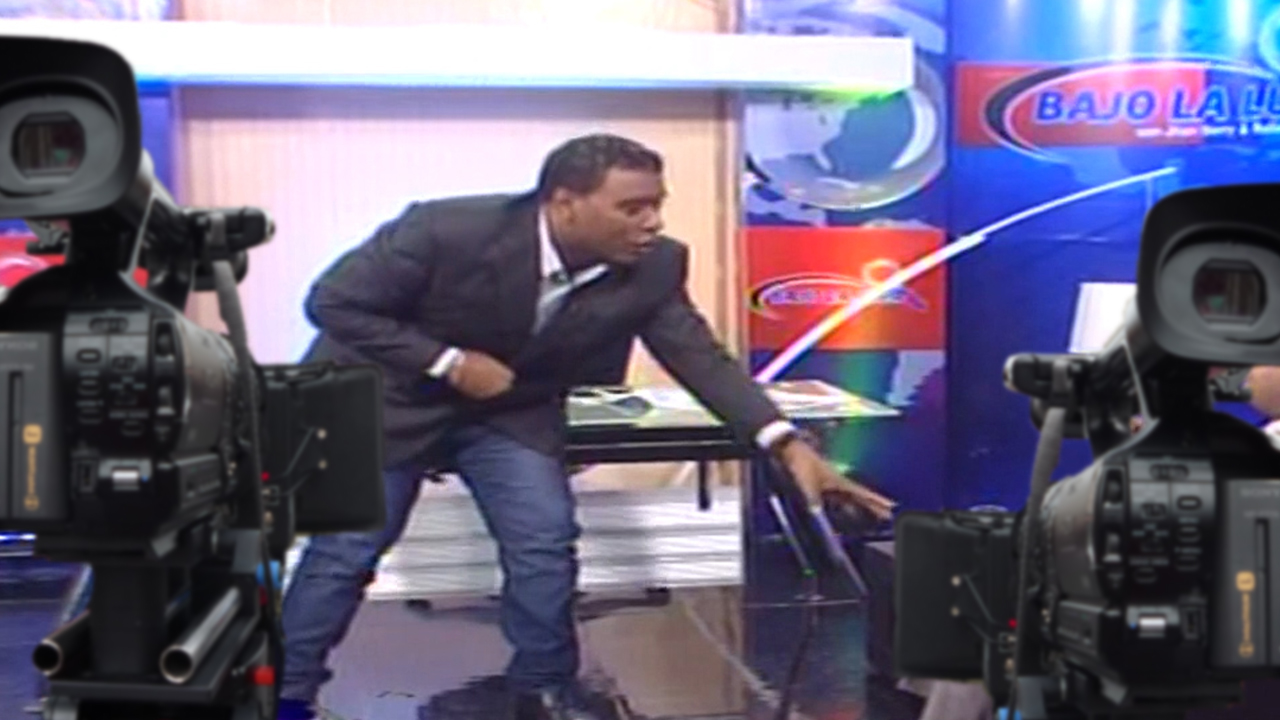 ¡MÍRALO ANTES DE QUE LO BORREN! Jhon Berry Pensó Que Estaban En Pausa Comercial Y Escucha Todo Lo Que Dijo Sobre…