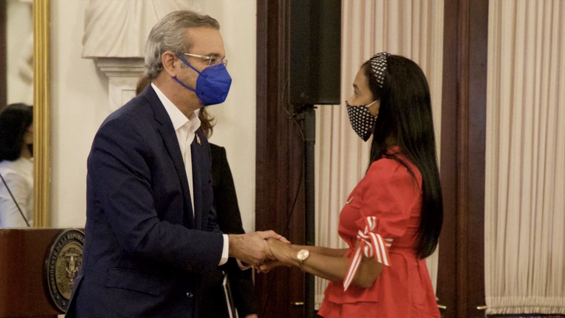 El Presidente Abinader Dará 10 Mil Pesos A Mujeres Maltratadas