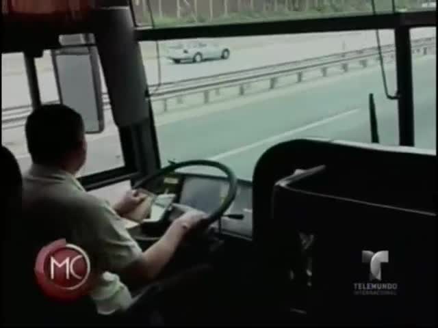 Nueva Jersey: El Video De Un Chofer De Autobús Manejando A 65 Millas Por Hora Mientras Enviaba Mensajes De Texto