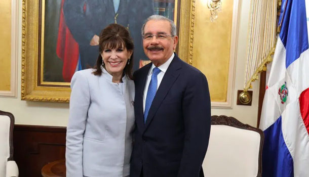 Embajadora De EE.UU. En RD Exhortó A Los Dominicanos A No Elegir Candidatos Ligados A La Corrupción
