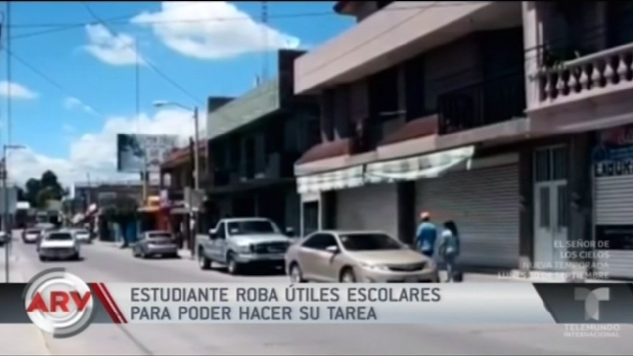 Estudiante  Roba Útiles Escolares Para Poder Hacer Su Tarea