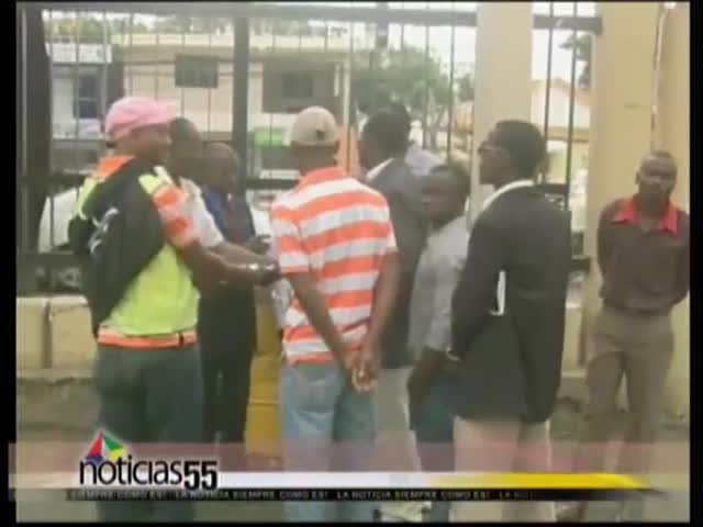 Feligreses Haitianos Aseguran Fueron Estafados Por El Pastor De Su Congregación #Video