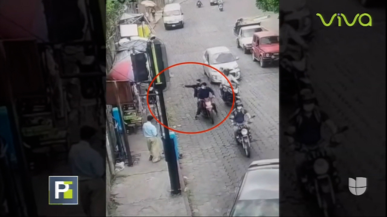 Cámara De Seguridad Capta El Momento En Que Dos Individuos Matan A Quemarropa A Vendedor De Dulces