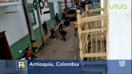 Grupo De Hombres Y Un Policía Se Van A Los Machetazos En Colombia