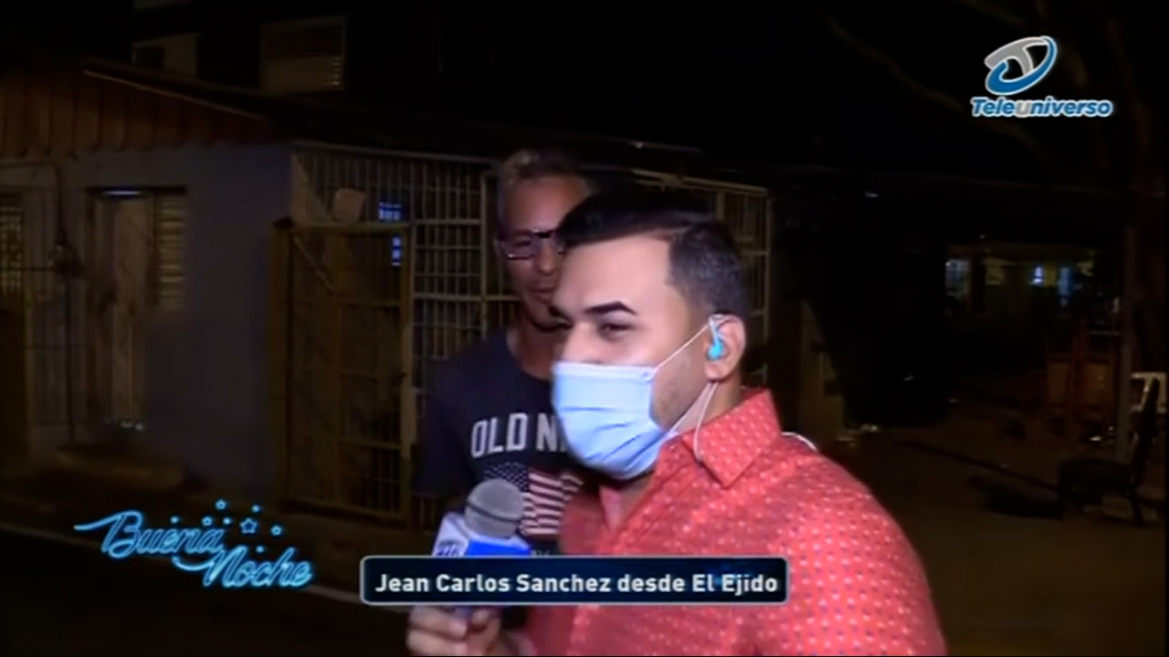 Equipo De Buena Noche Tirado En Las Calles De Santiago