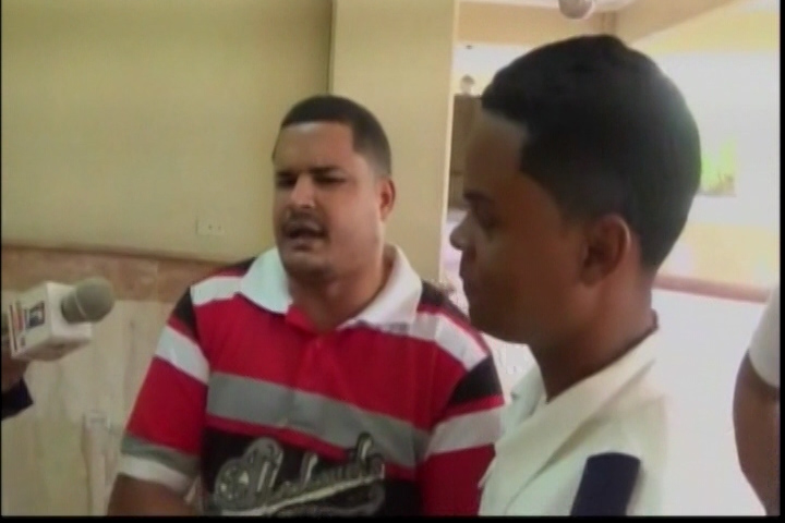 Hombre Narra Que Por No Coger 200 Mil Pesos Para Matar A “Drácula” Policías Lo Torturan