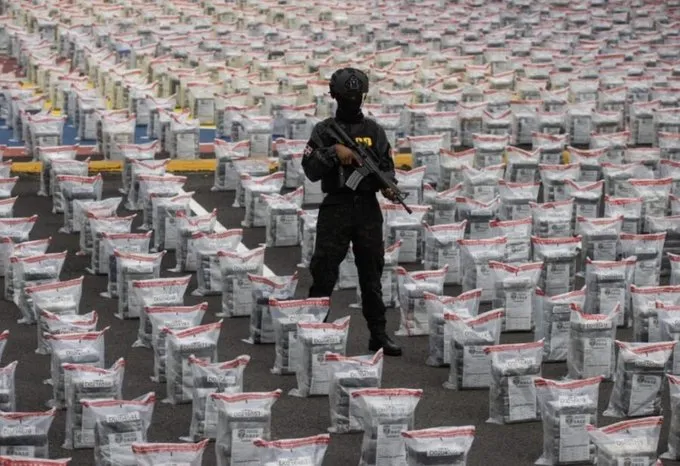 ocaína Incautada: Decomisan Más De Dos Toneladas En Lancha Interceptada En Baní