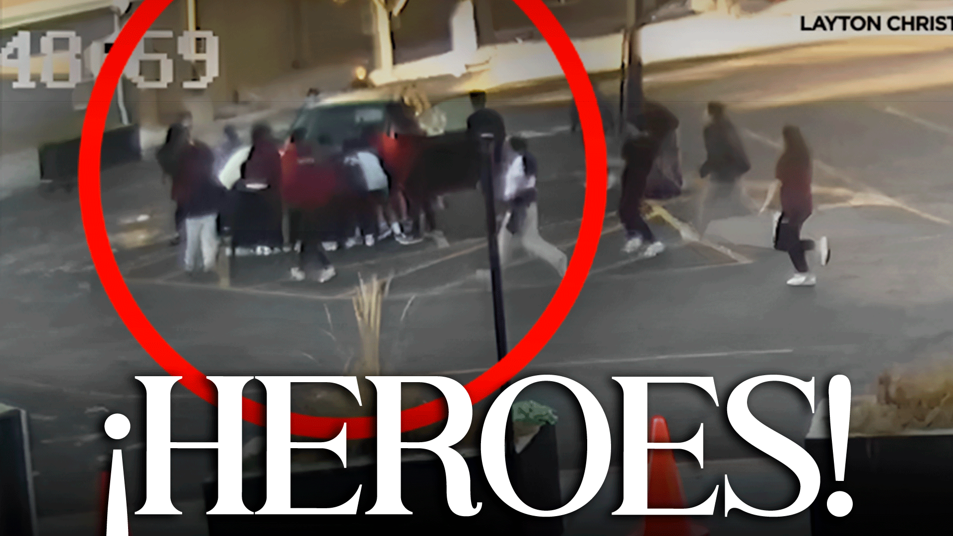 Decenas De Estudiantes SALVAN A Una Madre Y A Su Hijo Tras Ser ATROPELLADOS