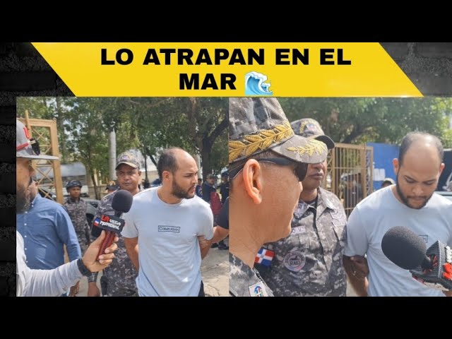 INCREÍBLE: SE LAMB1Ø AÚN HOMBRE A PLØMØ EN PLENA CALLE