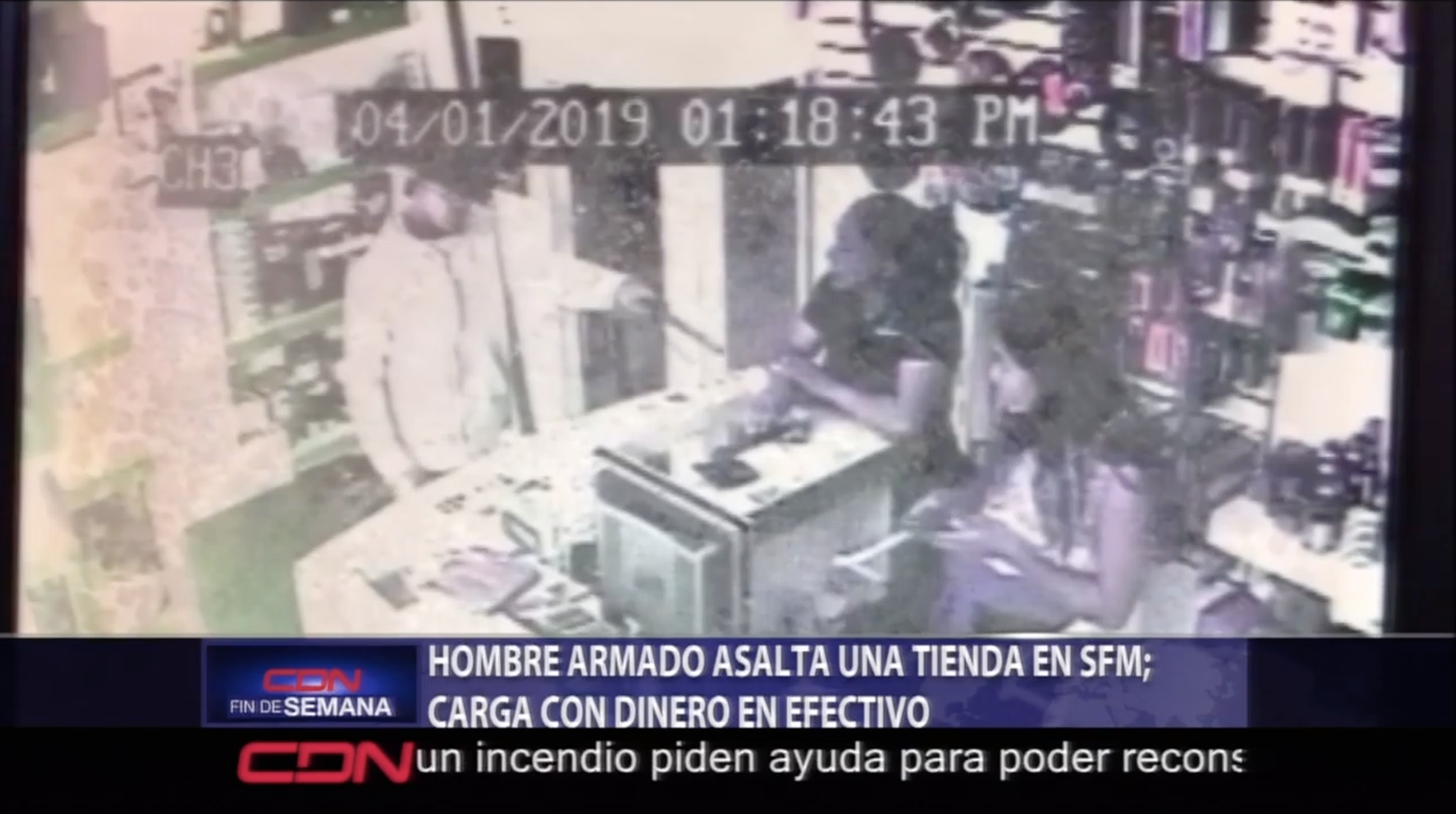 Hombre Armado Asalta Una Tienda En SFM Carga Con Dinero En Efectivo