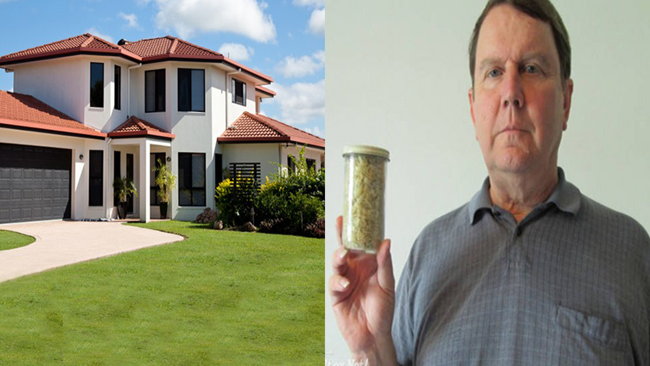 Hombre Dura 36 Años Decorando Su Casa Con Sus Uñas.