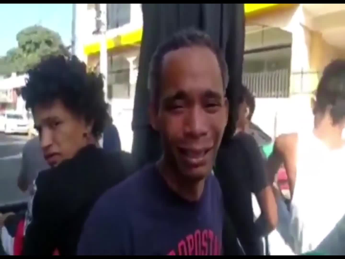 Hombre Va A Comprar Una Leche, Supuestamente Le Ponen “droga” Y Se Lo Llevan 