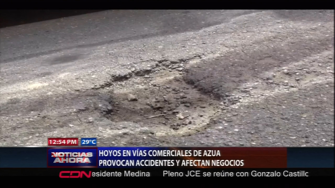 Hoyos En Vías Comerciales De Azúa Provocan Accidentes Y Afectan Negocios