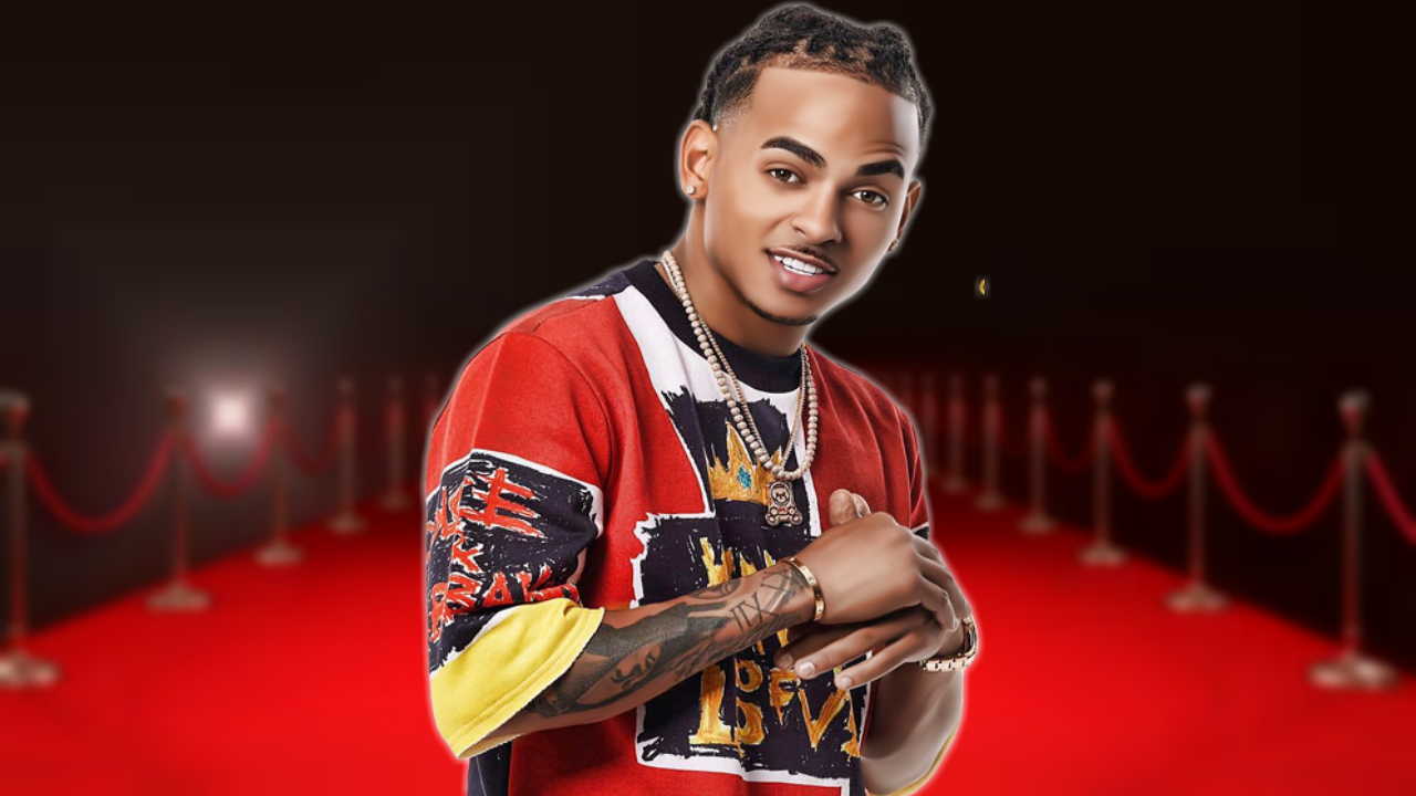 ¡Increíble! Una Fanática Casi Le Desprende La Mano A Ozuna En El Estreno De La Película Los Leones