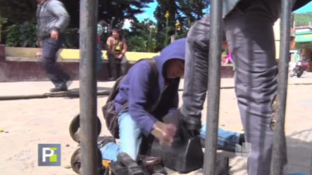 Guatemala: Indignación Porque Los Policías Le Cobran A Los Menores Para Permitirles Trabajar