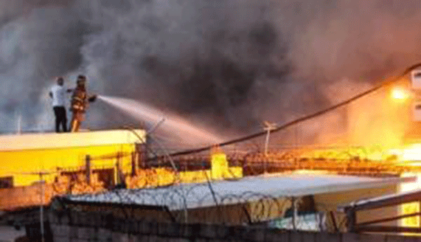 Quedan Más De 30 Empleados En Las Calles Por Incendio De Fábrica En Cristo Rey