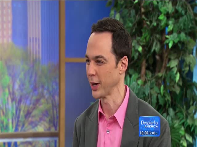 Sheldon (Jim Parsons) Aprendiendo Español En Despierta América