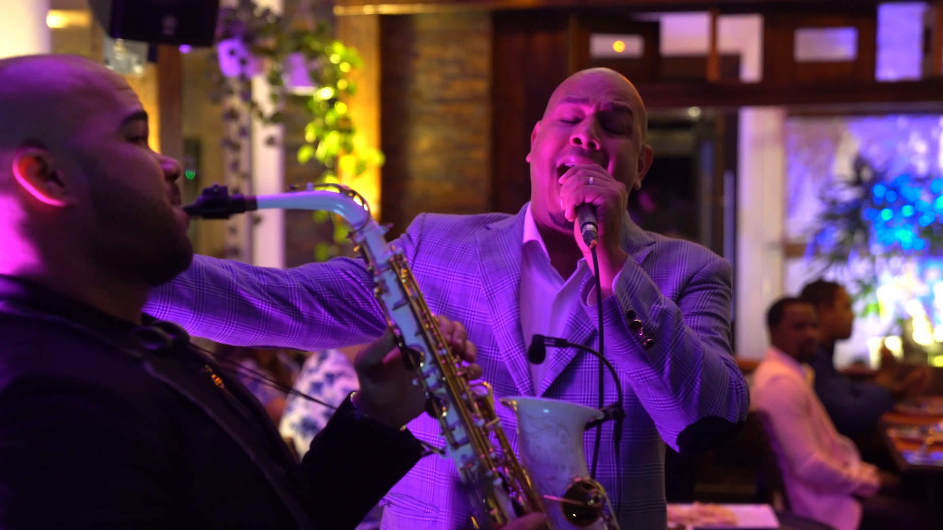 Joaquín Sánchez Junto A Frandy SAX – A Mi Manera (En Vivo) – Alta Vista Restaurant