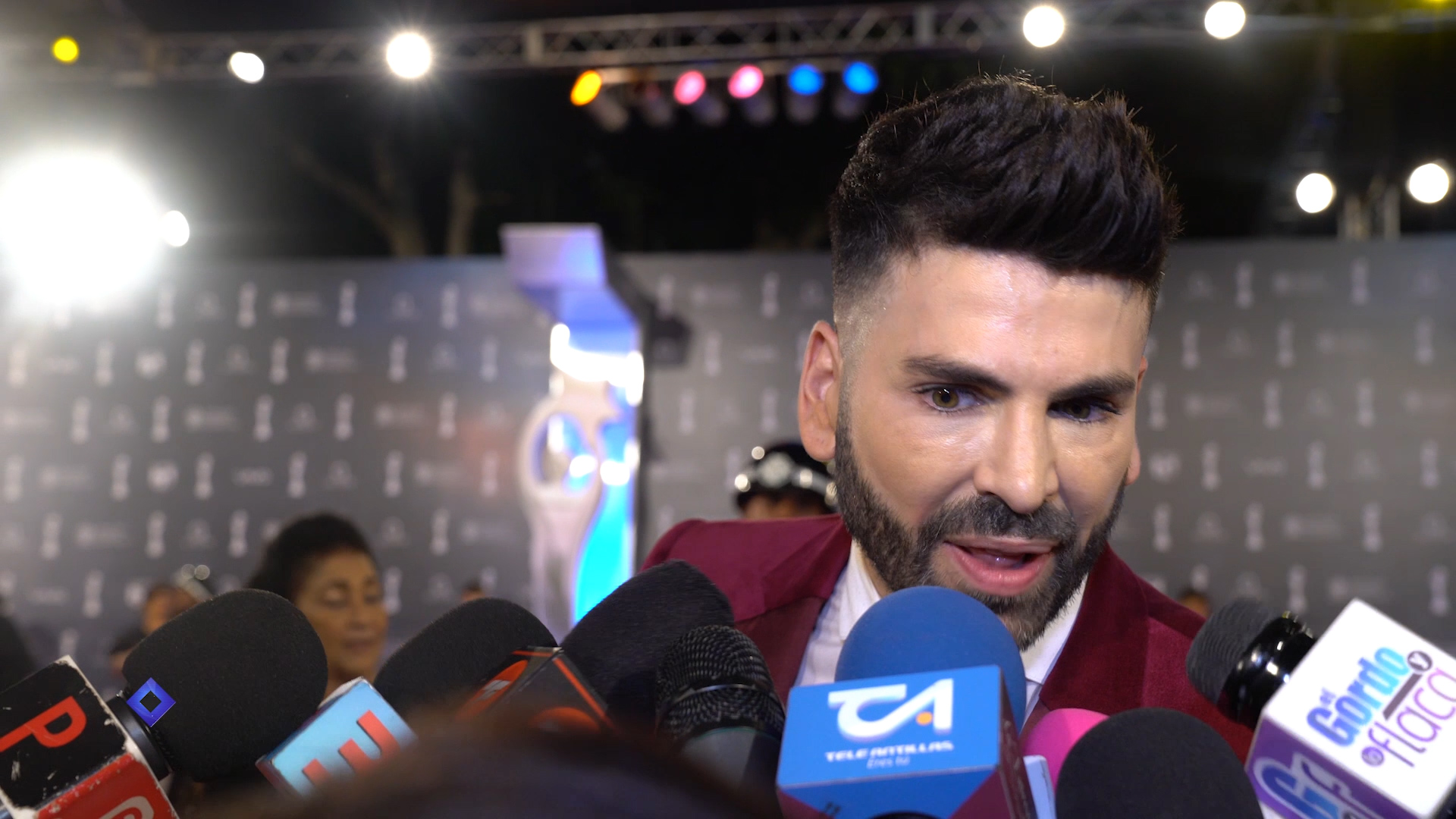 El Fuerte Desahogo De Jomari Goyso En La Alfombra De Premios Soberano 2018