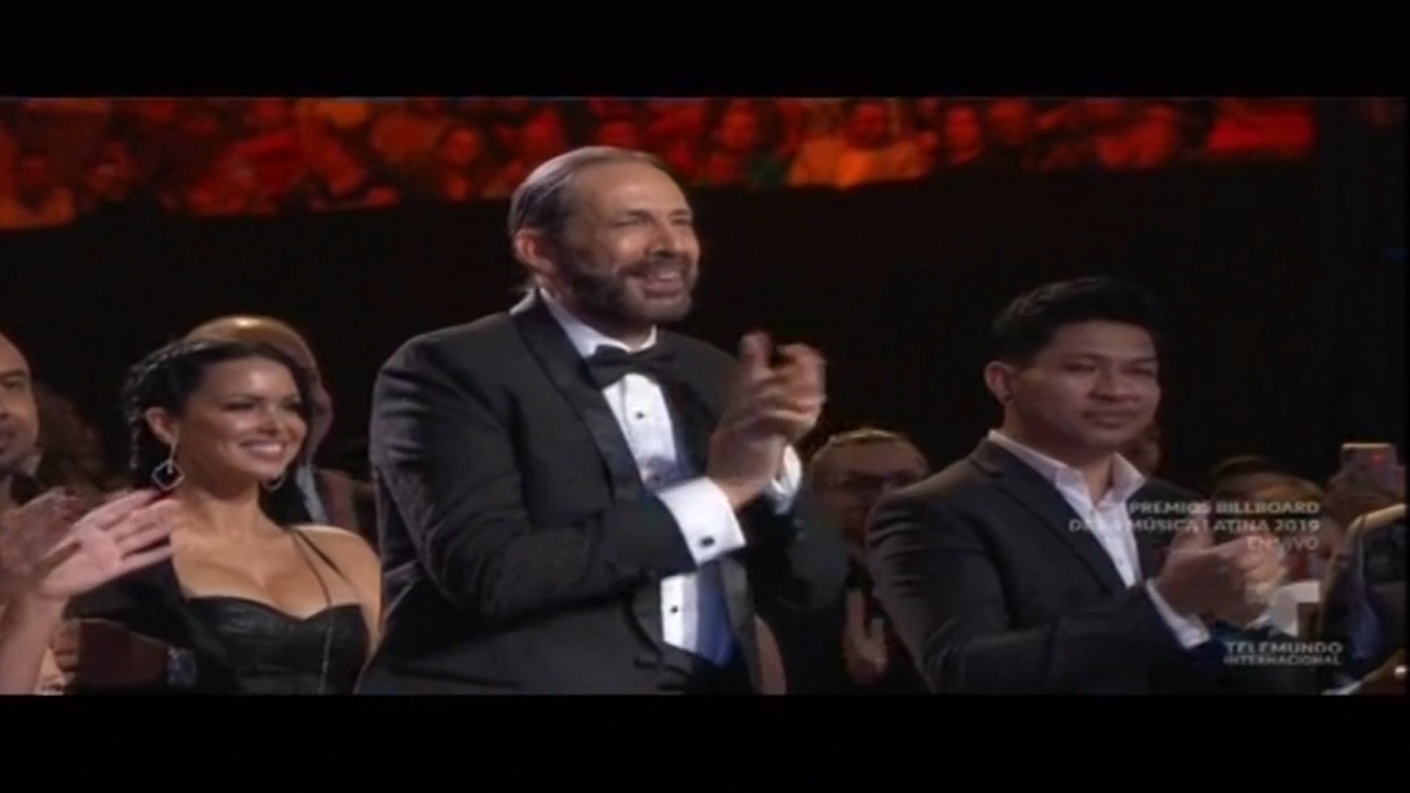 Homenaje Y Reconocimiento A Juan Luis Guerra En Premios Latin Billboards