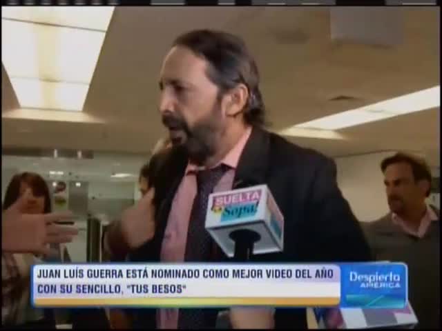Juan Luis Guerra Llegando A Premios Lo Nuestro #Video