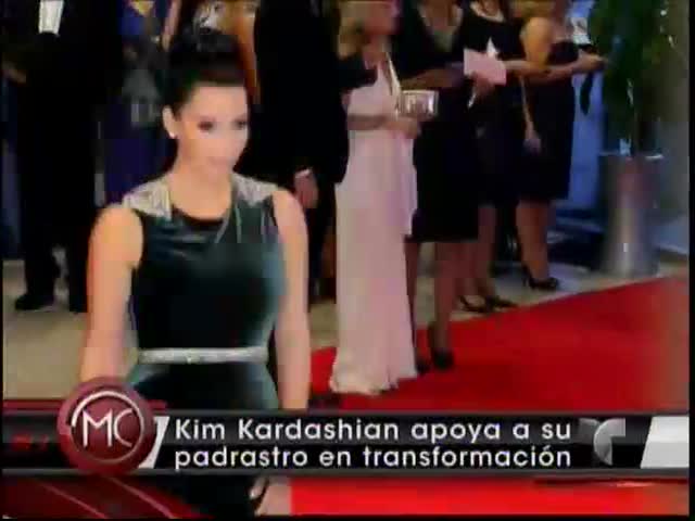 Kim Kardashian Da Su Apoyo A Su Padrastro En Su Transformación De Género #Video