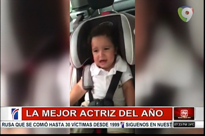 La Pequeña Actriz Del Año, La Niña Le Cuenta A Su Padre Lo Que Hace Para Lograr Sus Objetivos