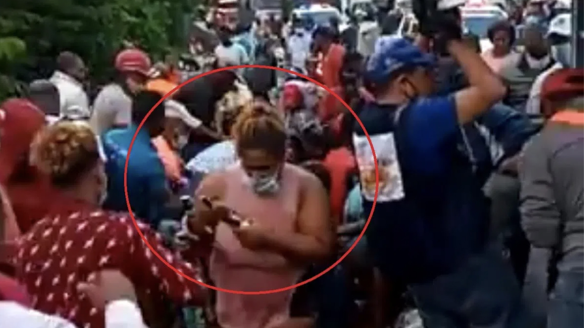 La Poca Conciencia De Las Personas Robando En Pleno Accidente