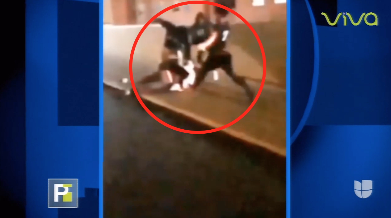 Le Entran Entre To Los Estudiantes A Un Profesor De Deporte