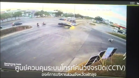 ¡IMPACTANTE¡ Accidente En Una Intersección En Tailandia