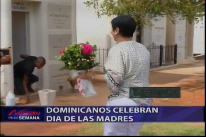 Dominicanos Celebran El Dia De Las Madres
