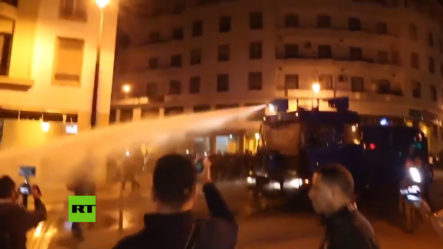 La Policía Dispersa Con Cañones De Agua Una Protesta De Profesores En Marruecos