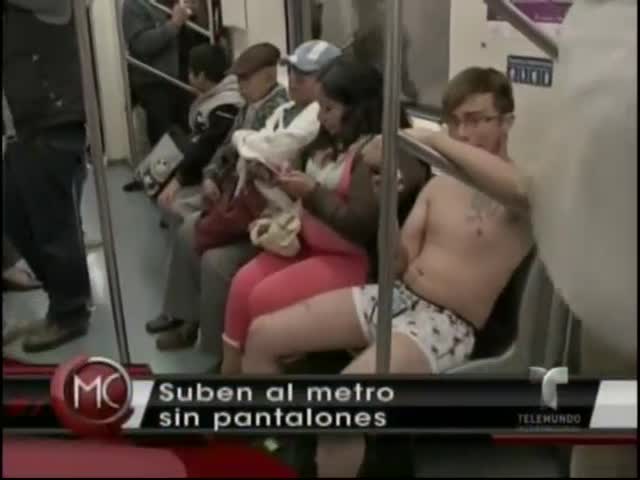 Ciudadanos Andando Sin Pantalones En El Metro