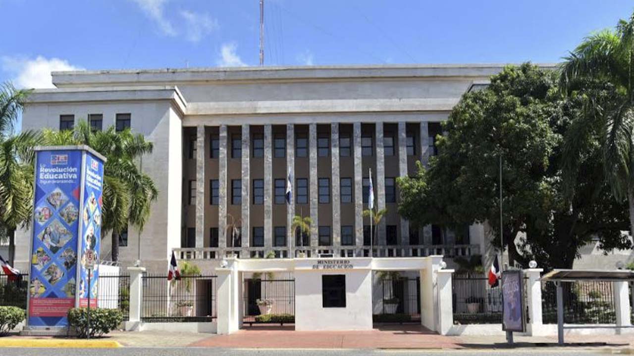 MINERD Destaca Transparencia En El Proceso De Licitación De Remozamiento De Escuelas