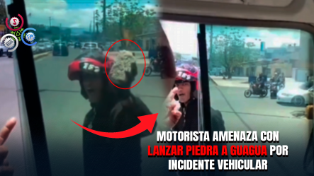 ¡Otro Más!, Motorista Intenta Agredir A Conductor De Autobús Con Una Piedra En Plena Vía Pública