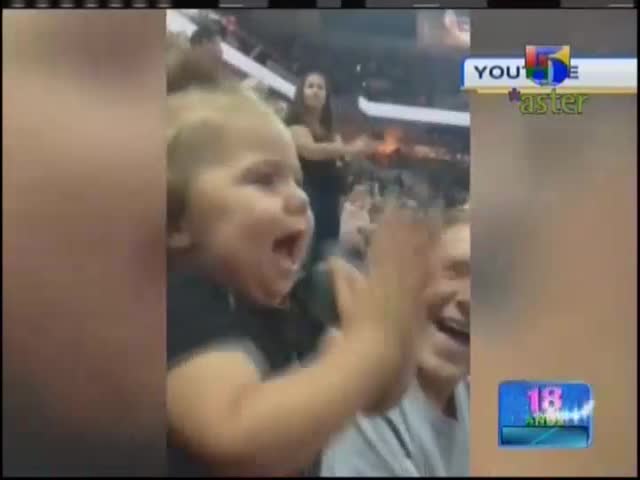 La Bebé Que Se Vive Los Partidos De Basketball Intensamente #Video