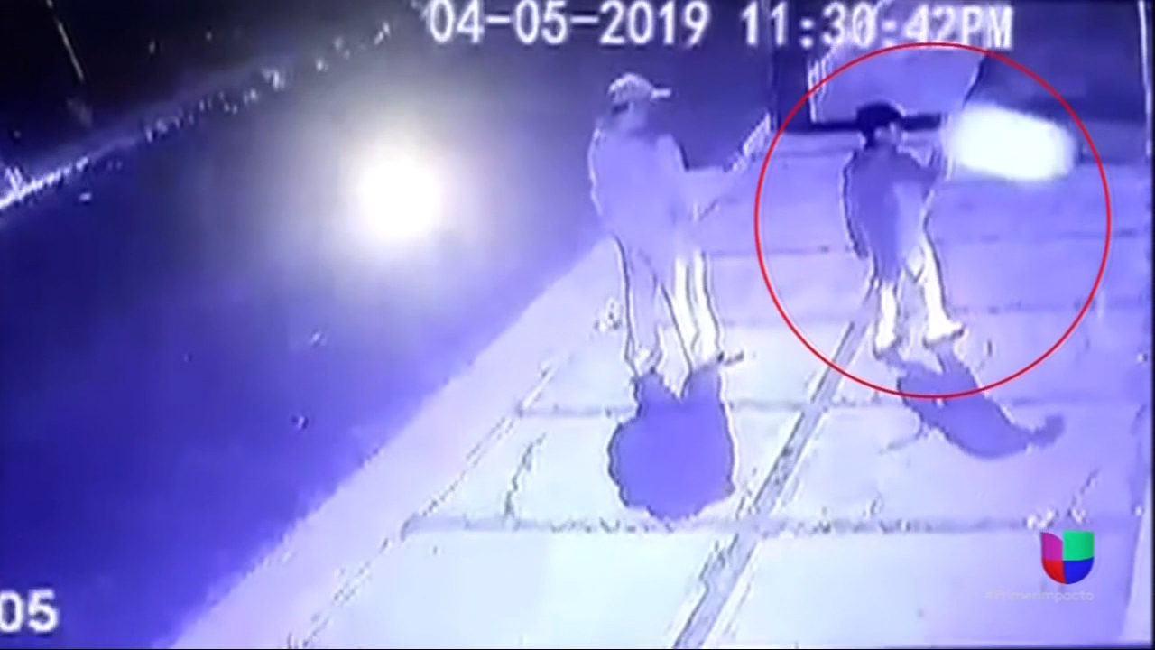 Captado En Cámara El Momento En Que Una Bala Perdida Mata Un Niño