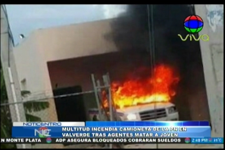 Multitud Incendió Patrulla De La Policía Nacional Luego De Que Los Agentes Ultimaron A Un Joven
