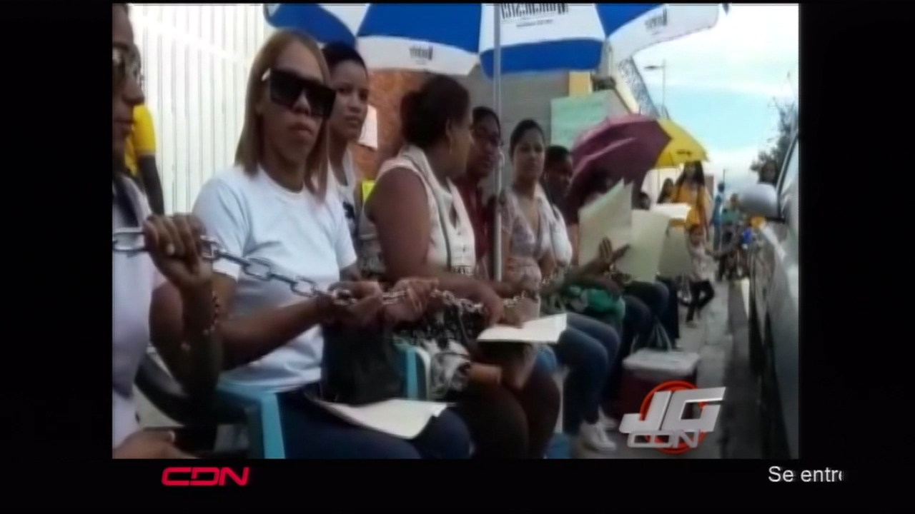 En El Francisco Del Rosario Sánchez En El Nuevo Centro Educativo, Los Comunitarios Reclaman Que El Personal Administrativo Debe Ser De La Comunidad.