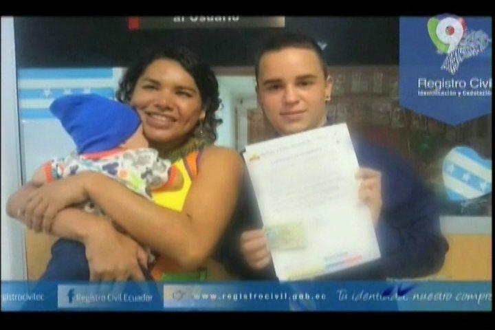 Padre Trans En Ecuador Da A Luz A Su Hijo