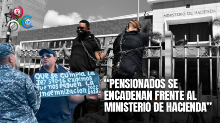 Policías Pensionados Nuevamente Se ENCADENAN EN PROTESTA Frente A Ministerio De Hacienda
