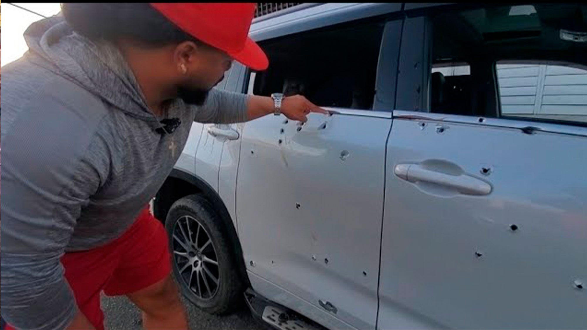 INCREÍBLE: POLICÍA PROPINA 110 IMPACTOS DE BALA A UN CAPO EN LA CALLE