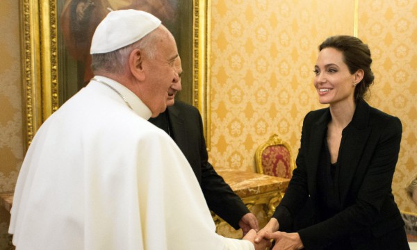 Angelina Jolie Recibida Por El Papa Francisco En El Vaticano