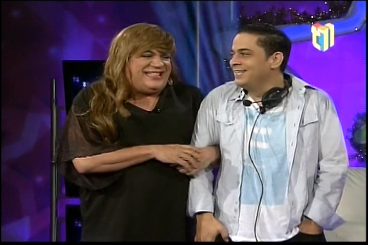 Pelo Fino Consiguió A Una Mujer De Malasia, Ahora No Hay Cuartos Para Devolverla