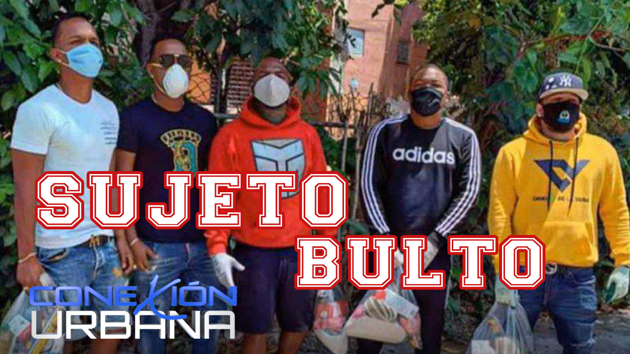 El Bulto De Sujeto Y Otros Urbanos Con Las Fundas De Comidas