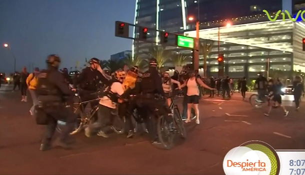 Batalla Campal Entre Policías Y Manifestantes En Varias Ciudades De EE.UU.