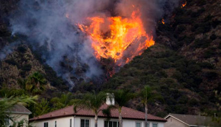 Ola De Calor Y Extrañas Tormentas Eléctricas Provocan Incendios Forestales En California