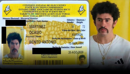 Bad Bunny Saca Su Tarjeta Electoral Para Ejercer Su Derecho Al Voto En Puerto Rico