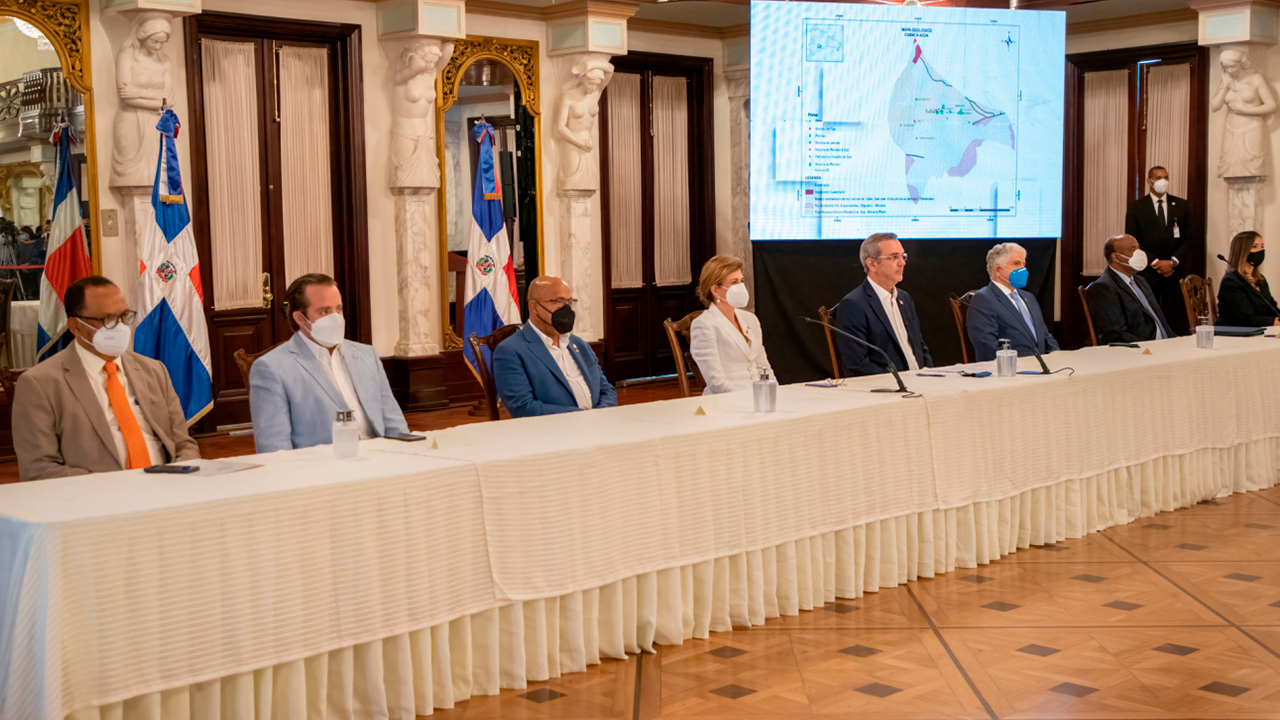 Gobierno Firma Contrato Con Empresa Apache Corporation Para Exploración Y Explotación De Hidrocarburos